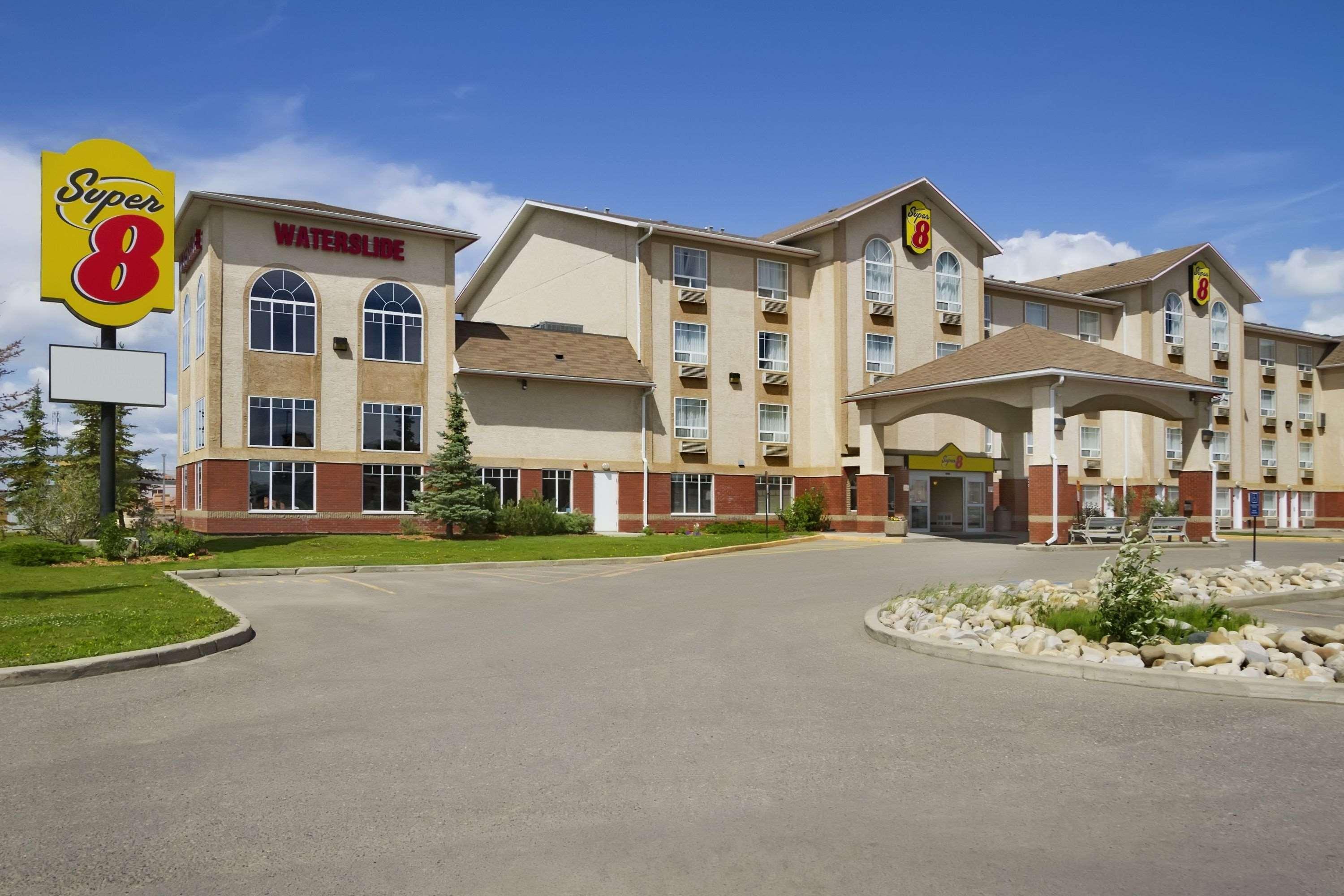 Super 8 By Wyndham Fort St. John Bc Hotel Exterior foto